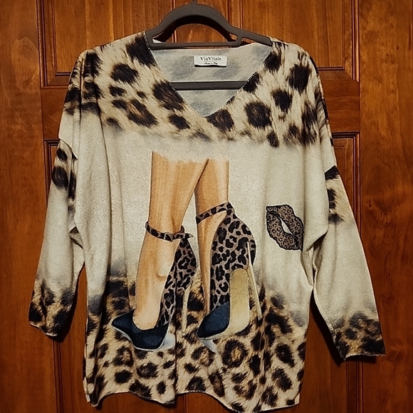 Via Vitale Woman's Size SP oversized soft fleece top w high heel, 💋 graphics - Picture 10 of 11